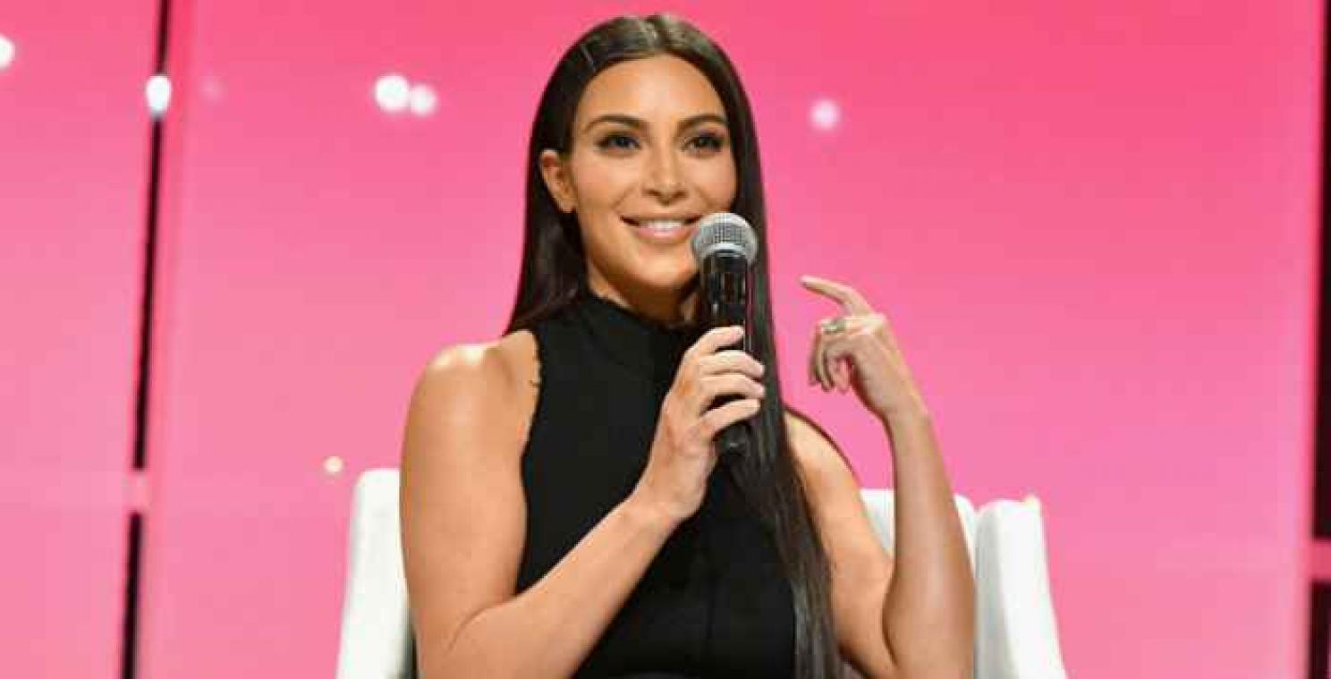 Kim Kardashian beroofd en onder schot gehouden in Parijs