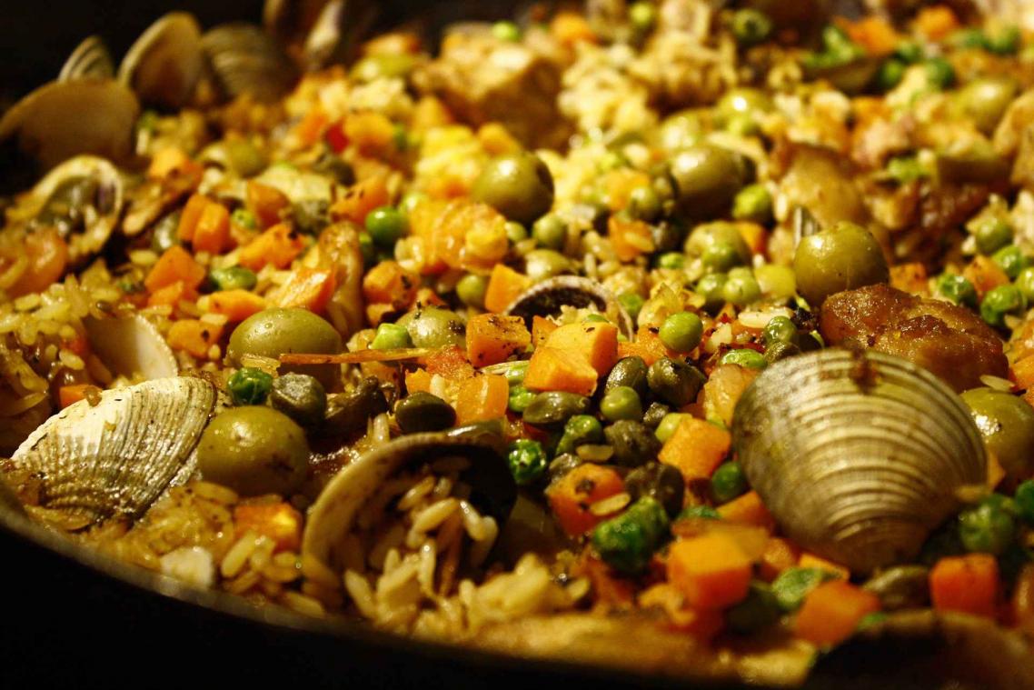 Spanjaarden woedend na creatief paellarecept
