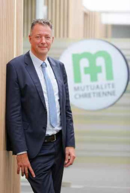 CM wil snijden in hoge artsenlonen