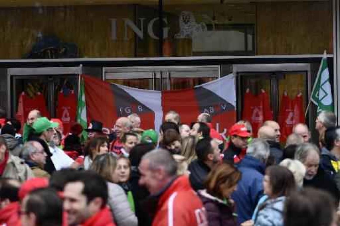 Personeel ING protesteert voor hoofdkantoor Brussel