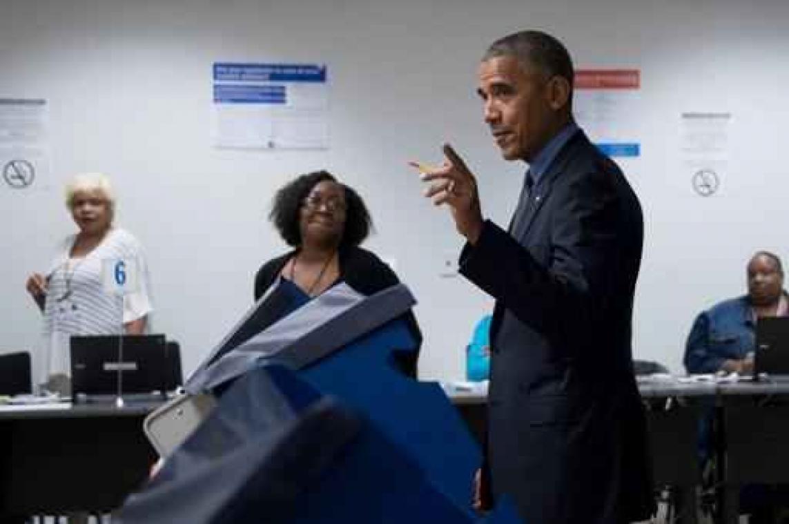Race Witte Huis - Obama brengt zijn stem al uit in Chicago