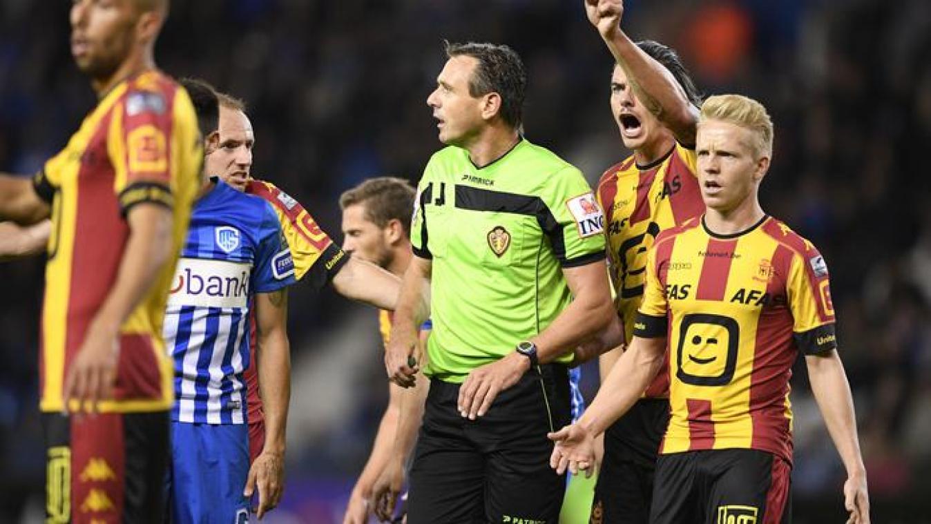 Bij twijfel grijpen arbiters eerder niet in dan wel