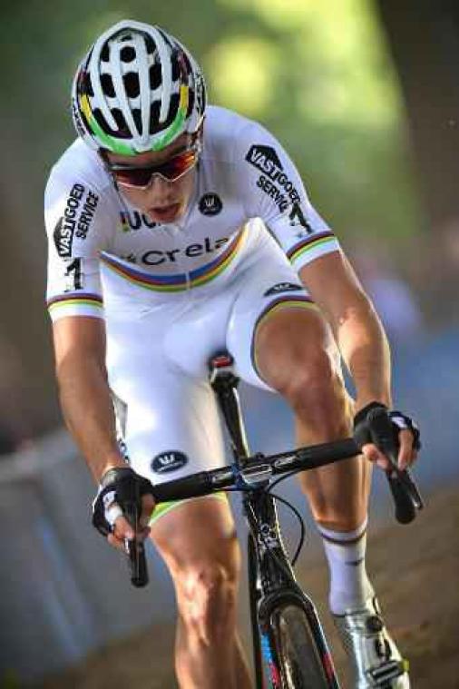 Wout van Aert profiteert in Ronse van pech voor Van der Poel