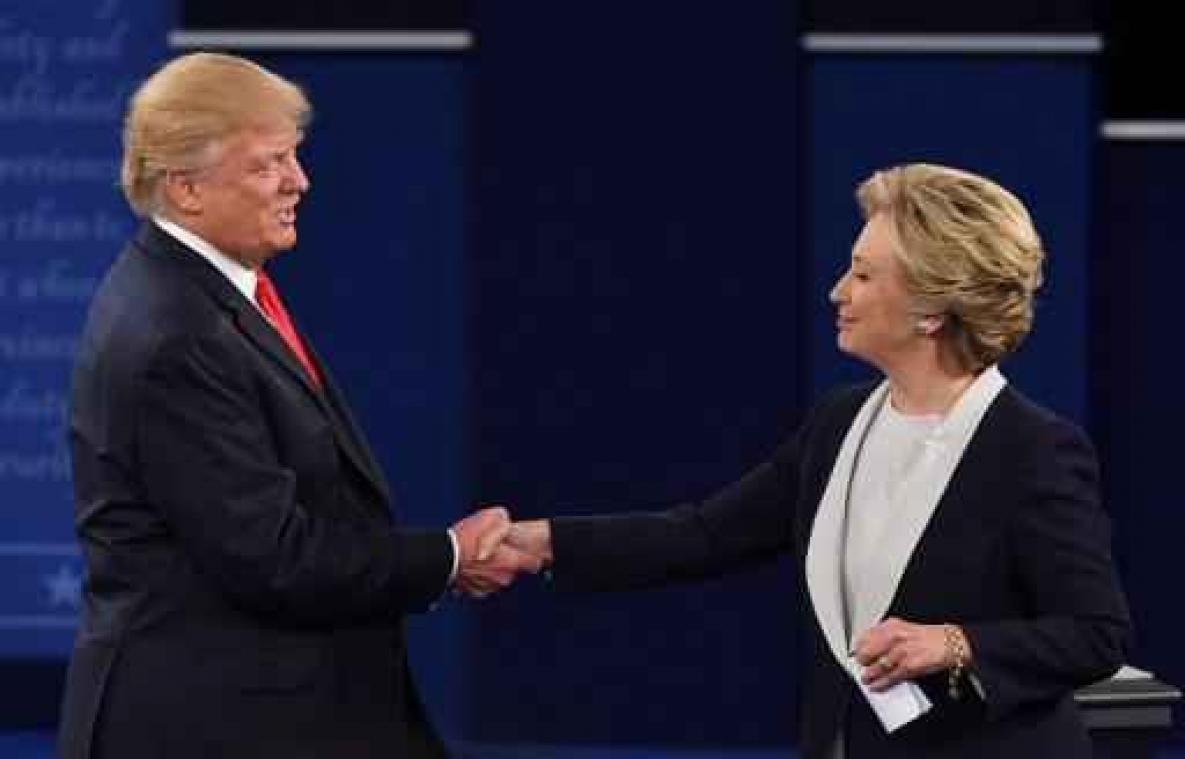Trump onder vuur na Clinton met celstraf te hebben bedreigd