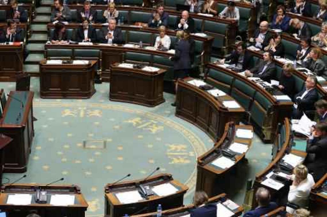 Oppositie furieus over totale afwezigheid regering