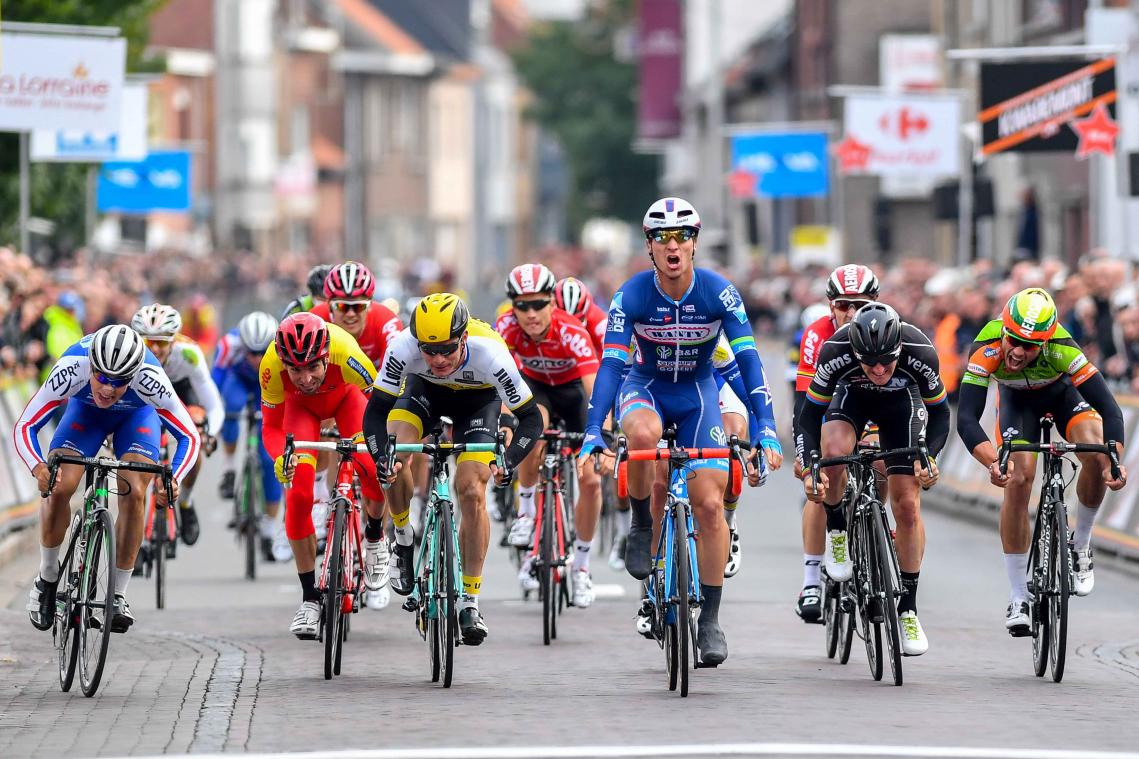 Jans sprint naar laatste ruiker bloemen van het jaar