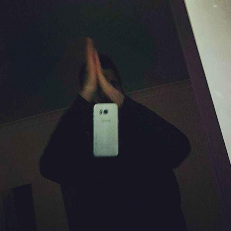 Nieuwste hype: geef jezelf een high-five en maak een selfie