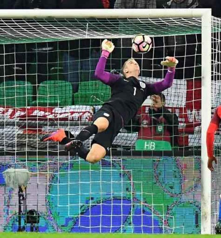 Kwal. WK 2018 - Doelman Joe Hart houdt Engeland overeind in Slovenië