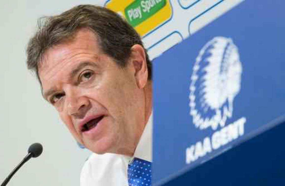 Gent-manager Louwagie excuseert zich bij scheidsrechter Boucaut