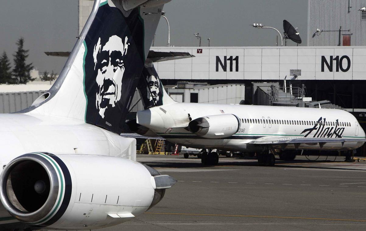 Stewardess zet seksistische passagier het vliegtuig uit
