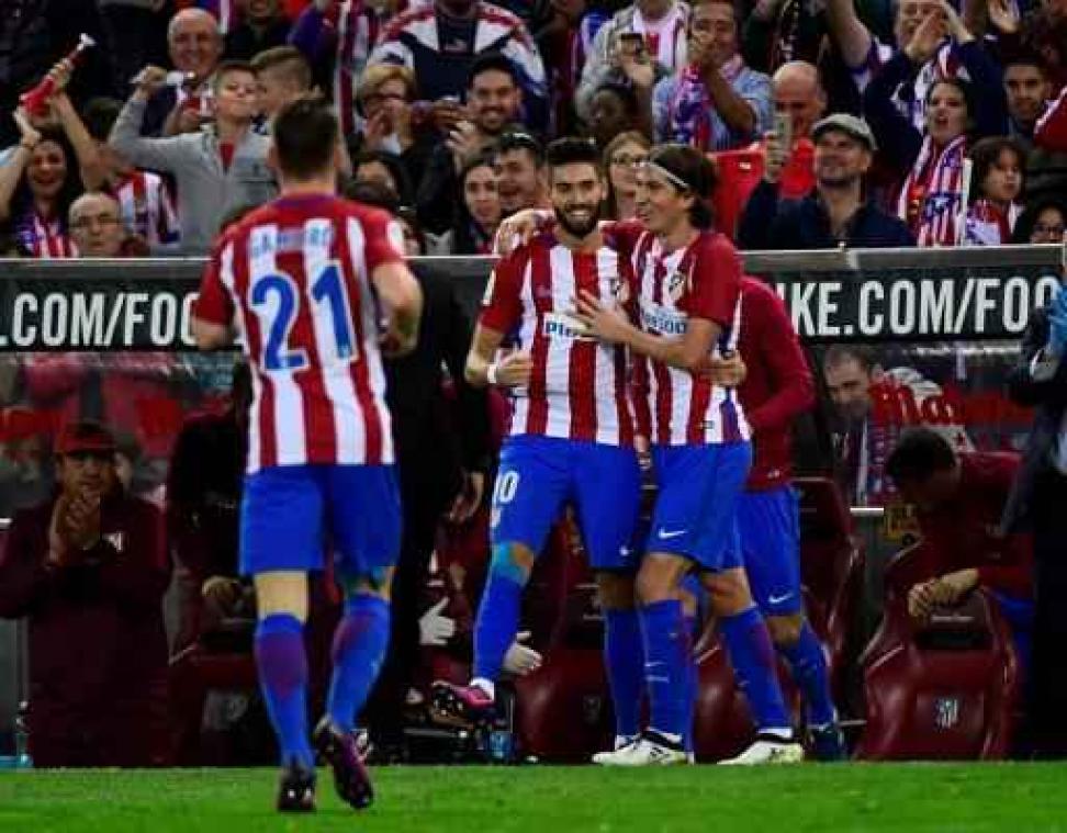 Belgen in het buitenland - Carrasco helpt Atletico met hattrick aan monsterzege