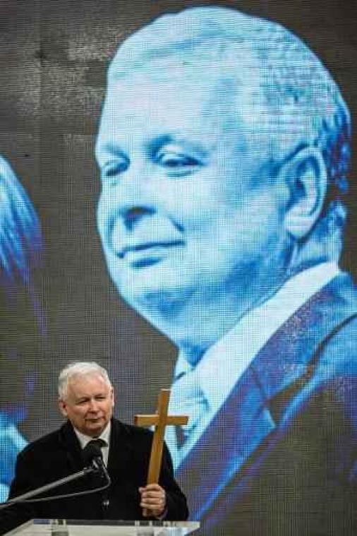 Jaroslaw Kaczynski wil zijn overleden broer laten opgraven
