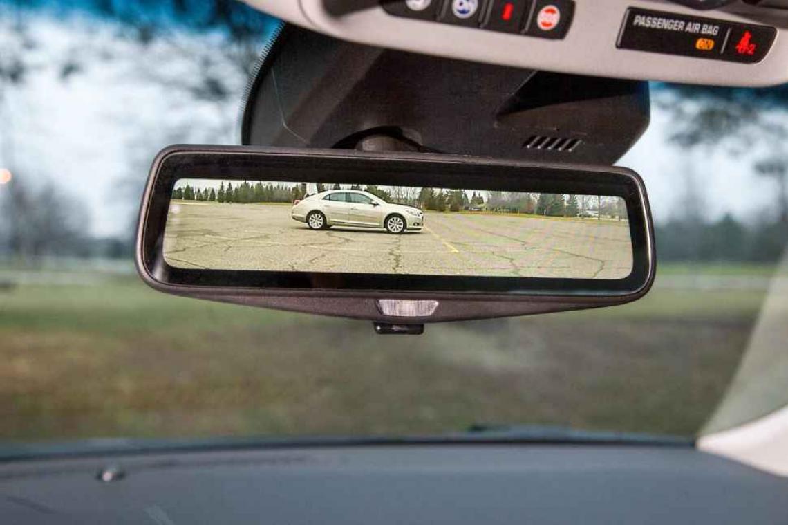 Nooit meer kinderen die je zicht belemmeren dankzij nieuwe achteruitkijkspiegel van Cadillac