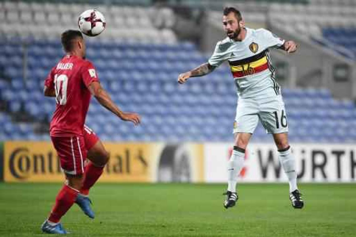 Belgen in het buitenland - Burnley verliest en ziet Defour uitvallen