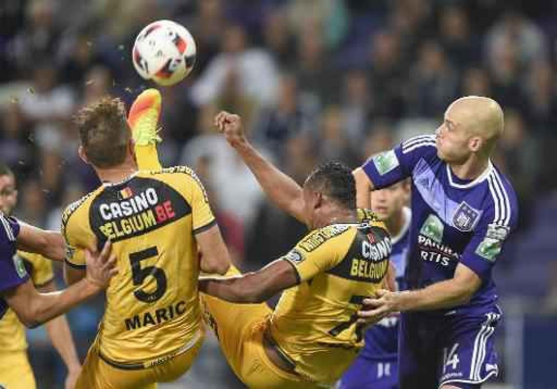 Jupiler Pro League - Anderlecht pakt leidersplaats na krappe zege tegen Lokeren