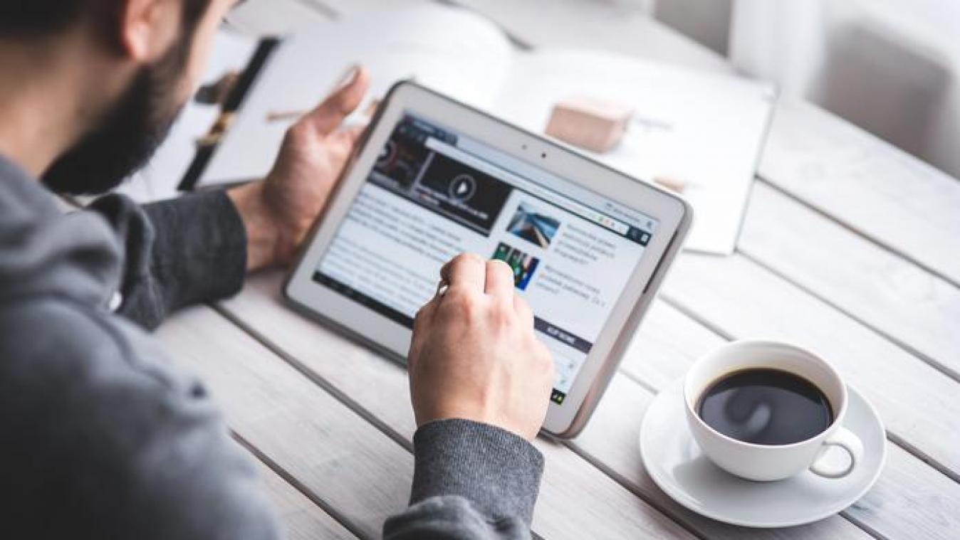 Millennials verkiezen om nieuws te lezen
