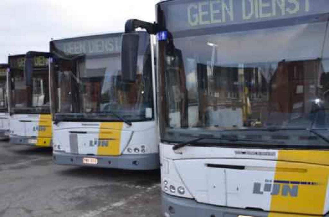 Ludieke actie en stakingsaanzegging buschauffeurs Sint-Niklaas tegen nieuwe diensten