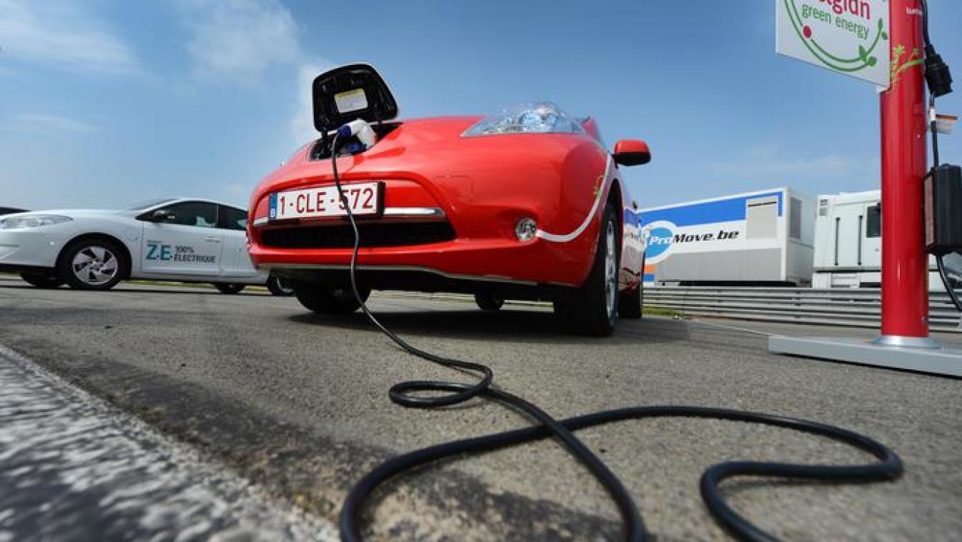 Huyndai en Eneco plaatsen 85 laadpalen