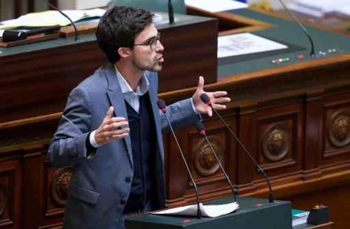 Kleinere oppositiepartijen verlaten halfrond na "tv-optreden" premier Michel