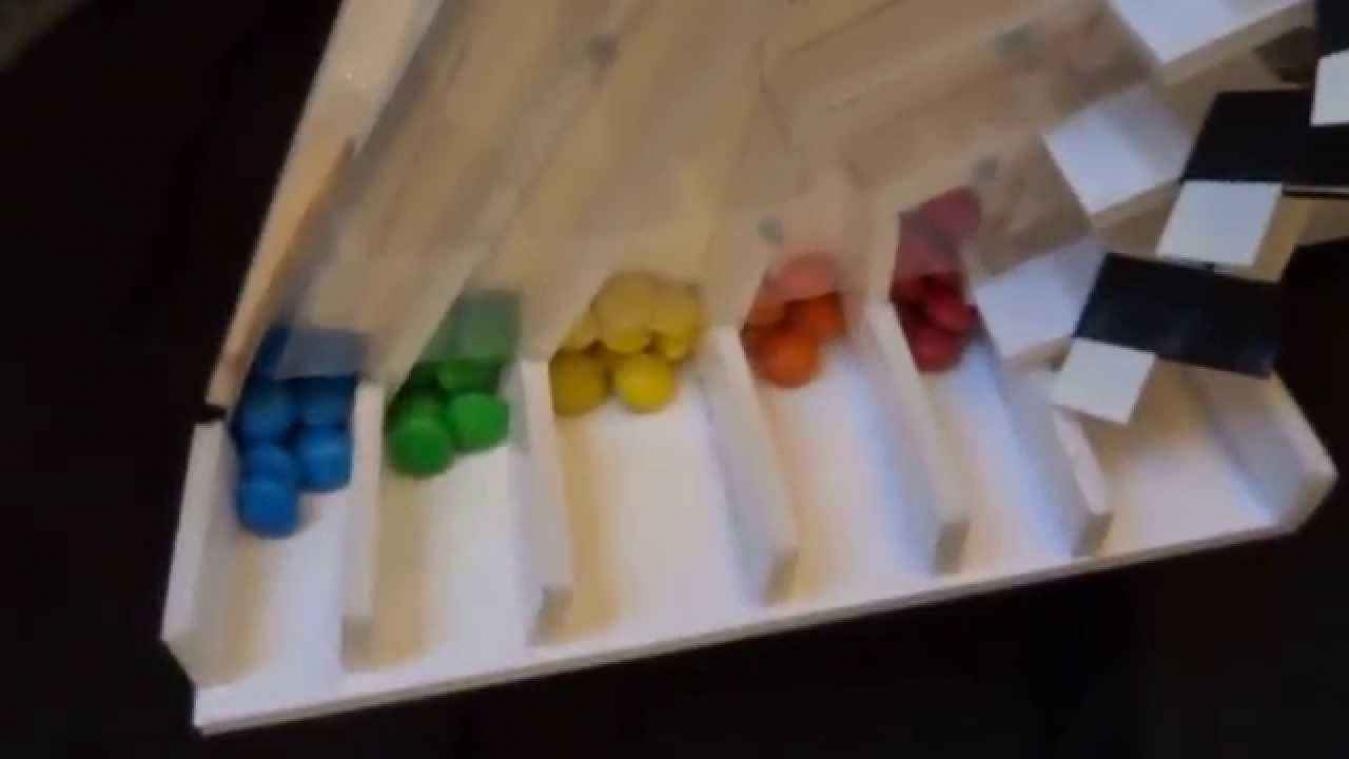 M&M sorteermachine zorgt ervoor dat je nooit meer per ongeluk de lekkerste kleur eerst opeet