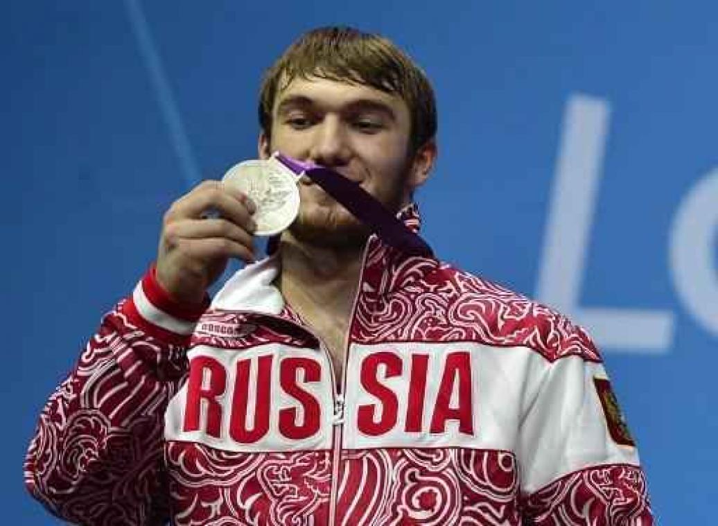 OS 2012 - Russische gewichtheffer Apti Aukhadov moet zilveren medaille van Londen teruggeven