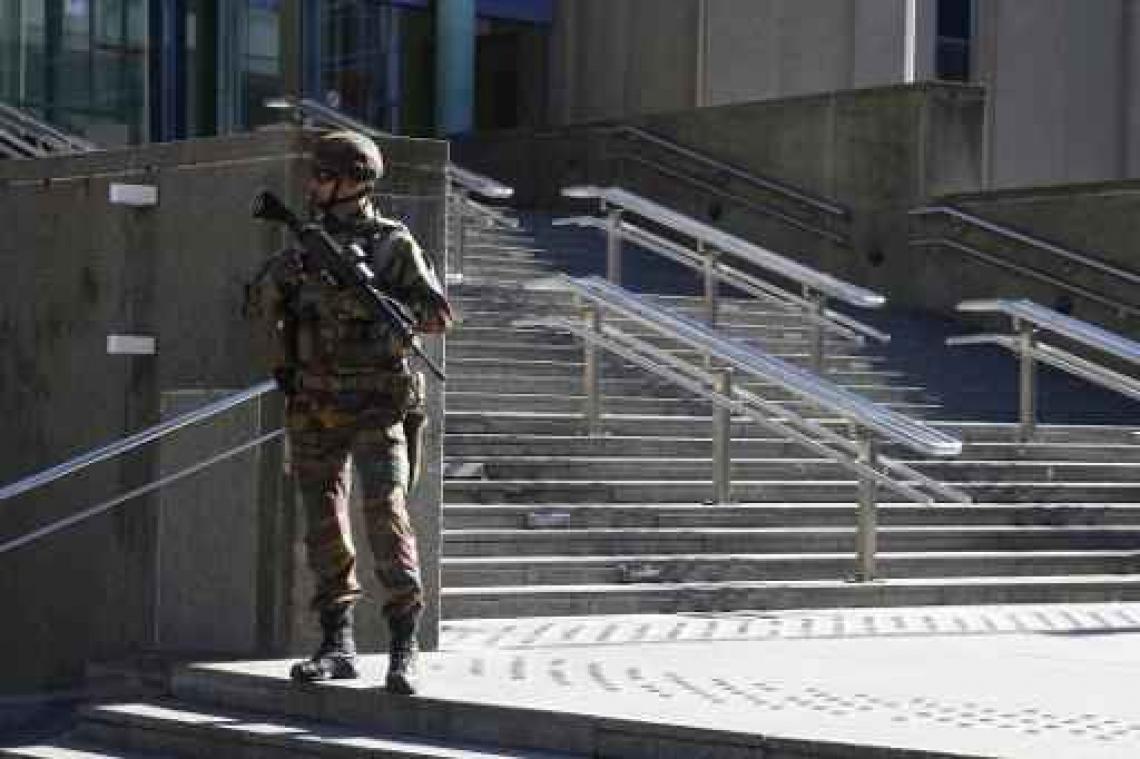 Legervakbonden willen onderhoud met chef Defensie en eerste minister