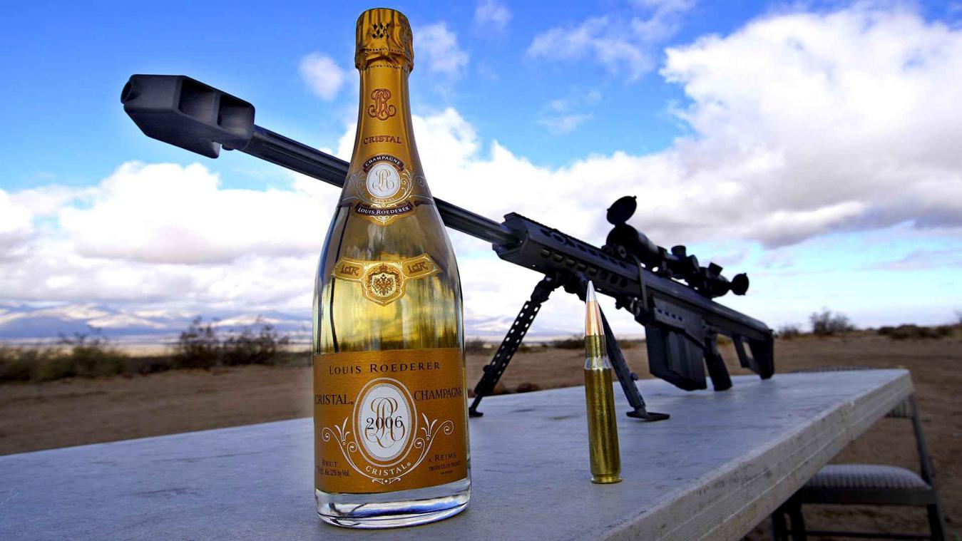 Zo ontkurk je een fles champagne met een geweer