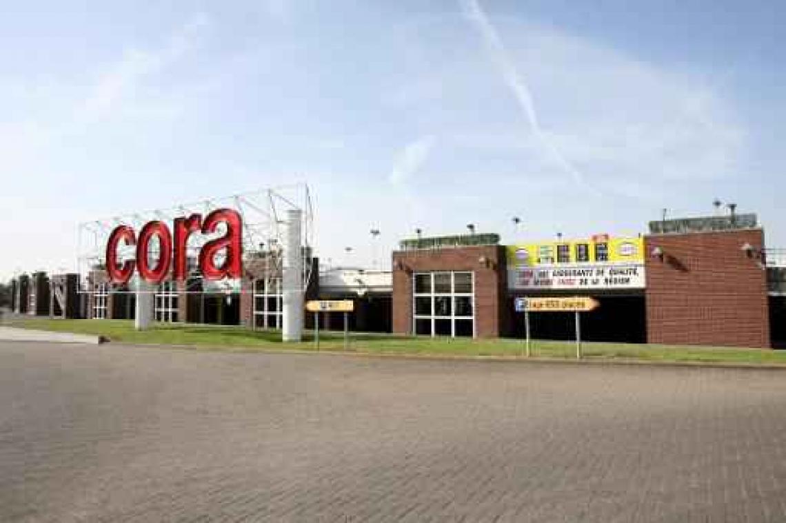 Drie mannen plegen gewapende overval op juwelier in supermarkt in Châtelineau