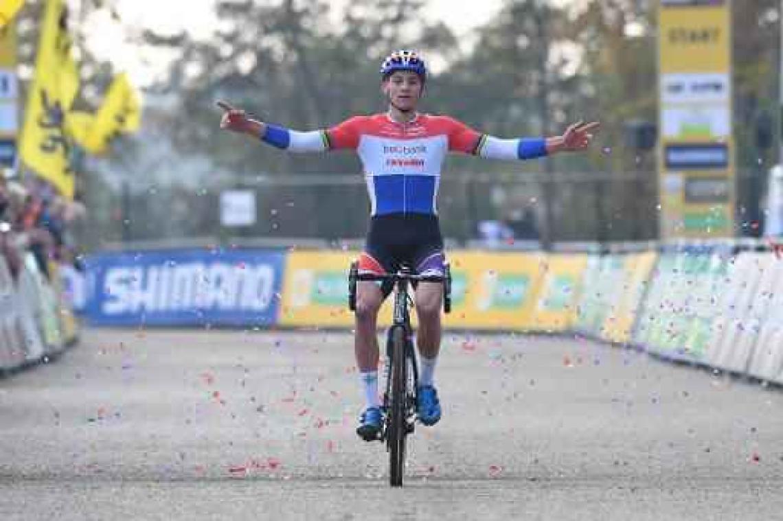 Mathieu van der Poel wint voor eigen volk in Valkenburg