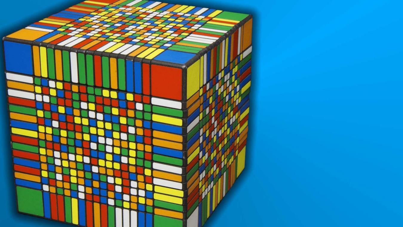 Man lost grootste Rubik's Cube ter wereld op