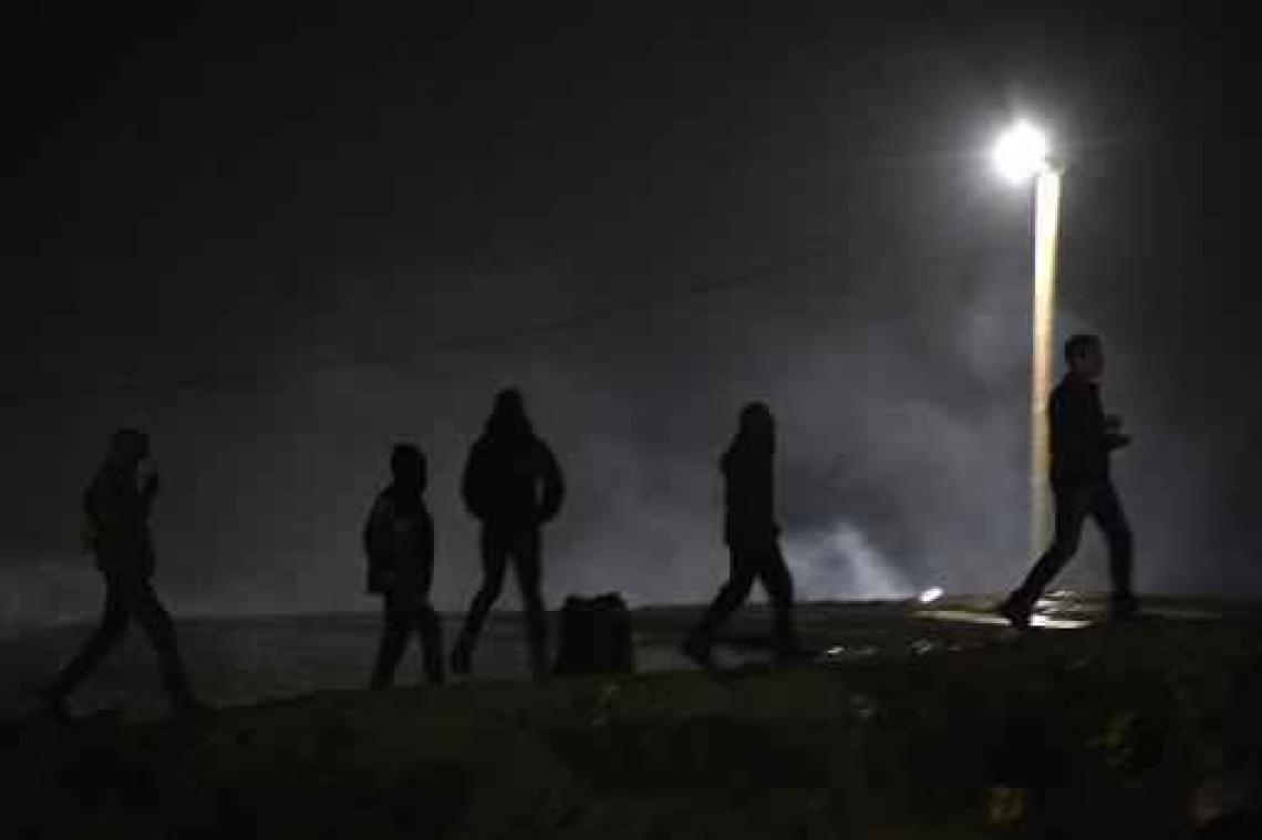 Ontruiming "jungle" van Calais begonnen