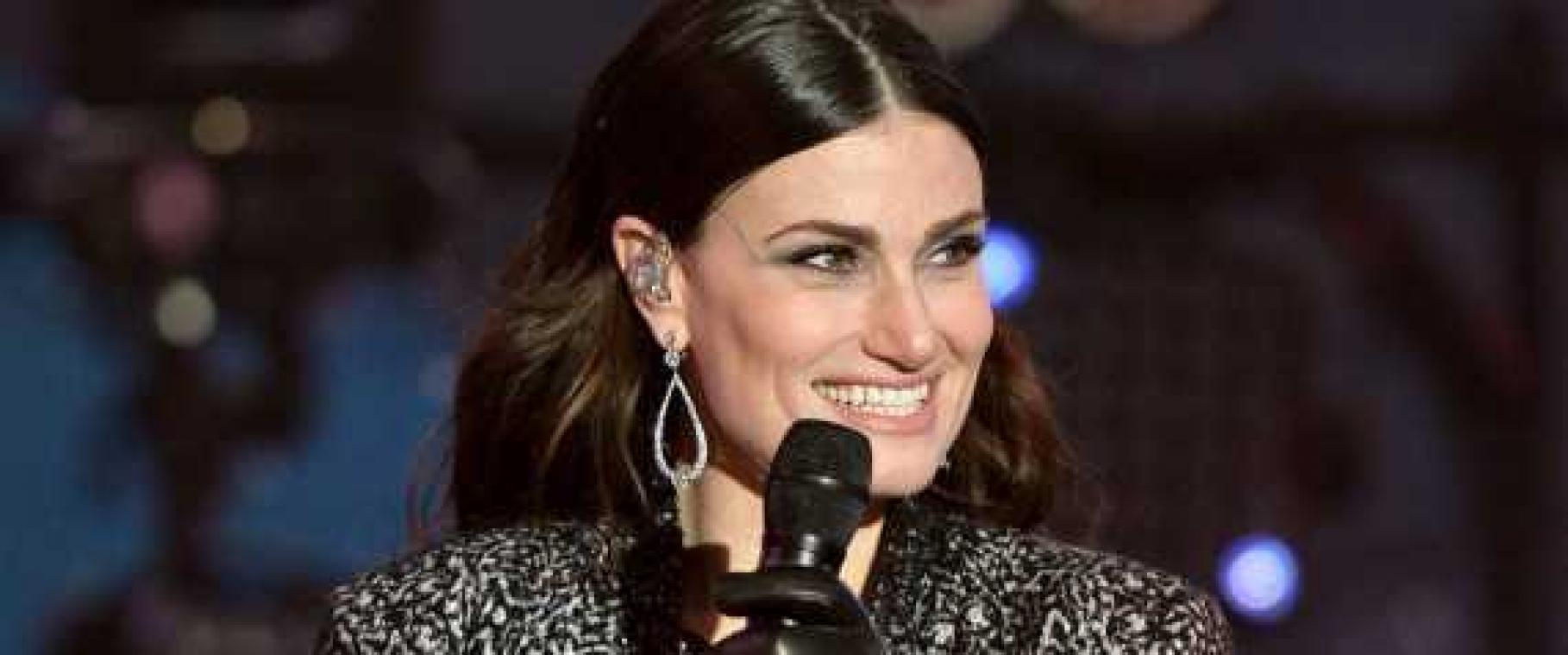 Idina Menzel dient critici van repliek na valse noot tijdens optreden