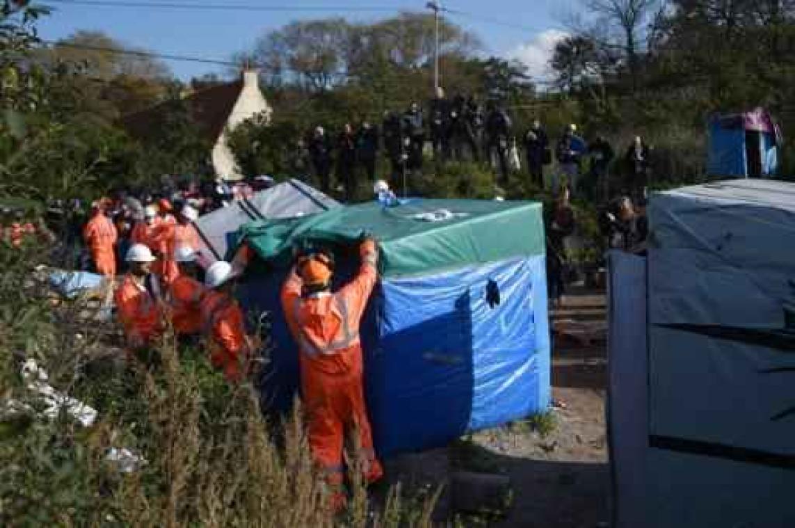 Afbraak van tenten en noodwoningen gestart in Calais