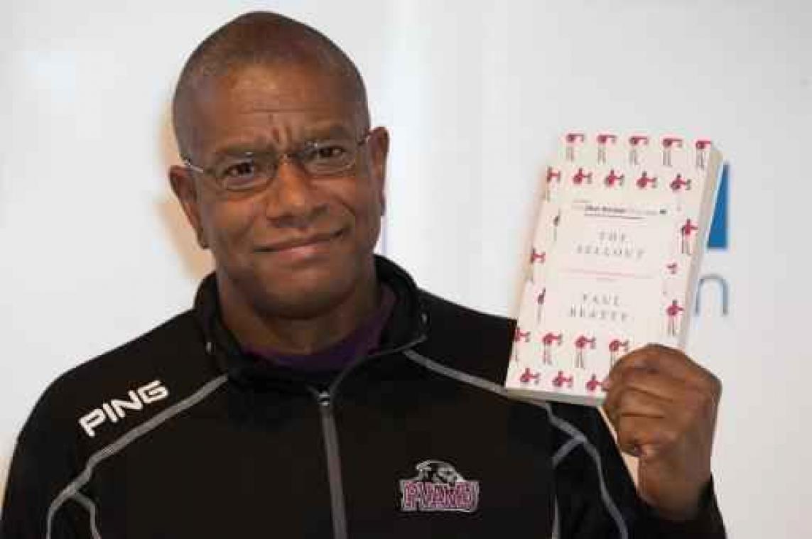 Auteur Paul Beatty wint  Man Booker Prize  2016