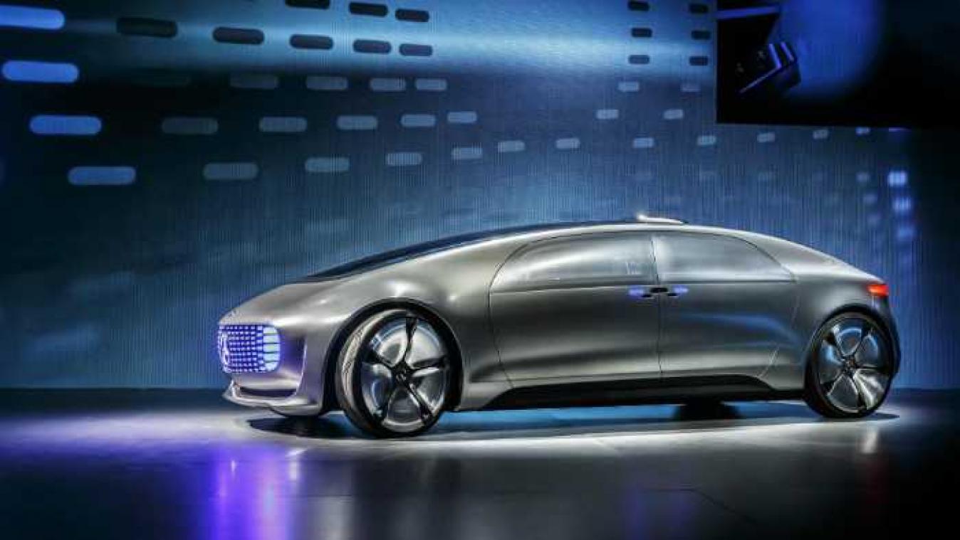 Mercedes-Benz onthult zelfbesturende wagen met salon