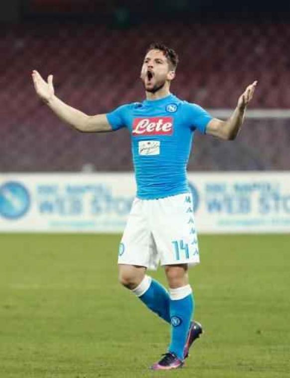 Belgen in het buitenland - Mertens zet Napoli op weg naar zege, Nainggolan (AS Roma) doet boeken voor Sassuolo toe