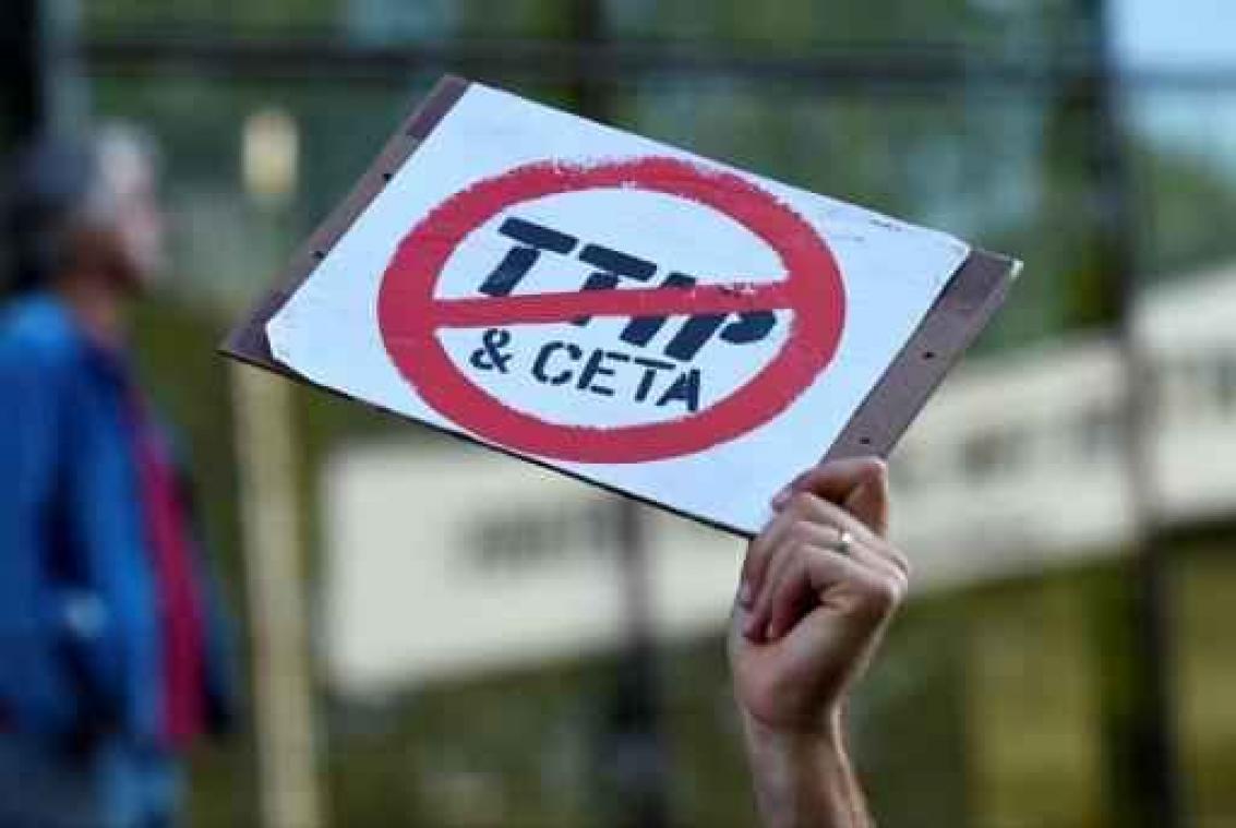 Driehonderdtal CETA-betogers protesteren in Brussel