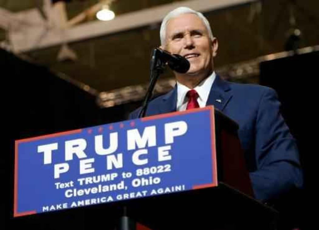 Race Witte Huis - Vliegtuig van Mike Pence belandt naast landingsbaan, geen gewonden