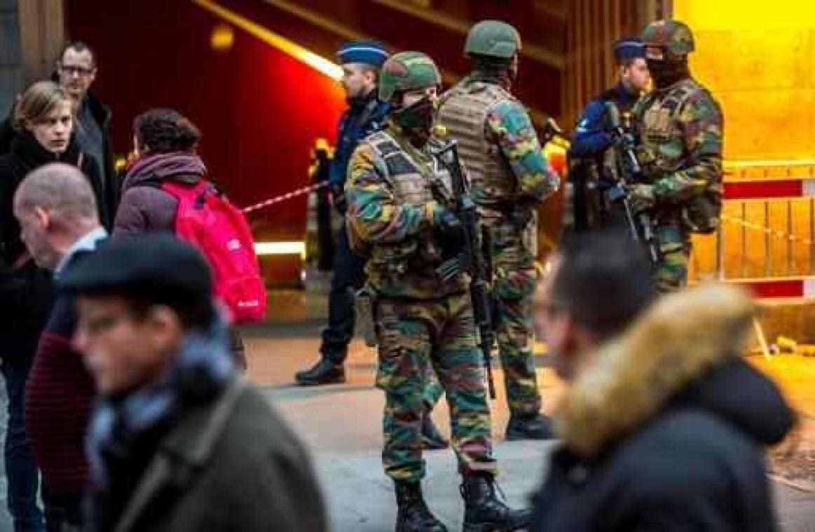 Aantal militairen op straat met derde omlaag