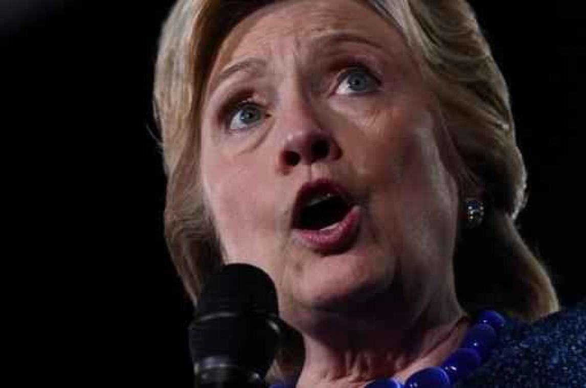 Clinton vraagt FBI alle informatie vrij te geven over onderzoek naar haar e-mails