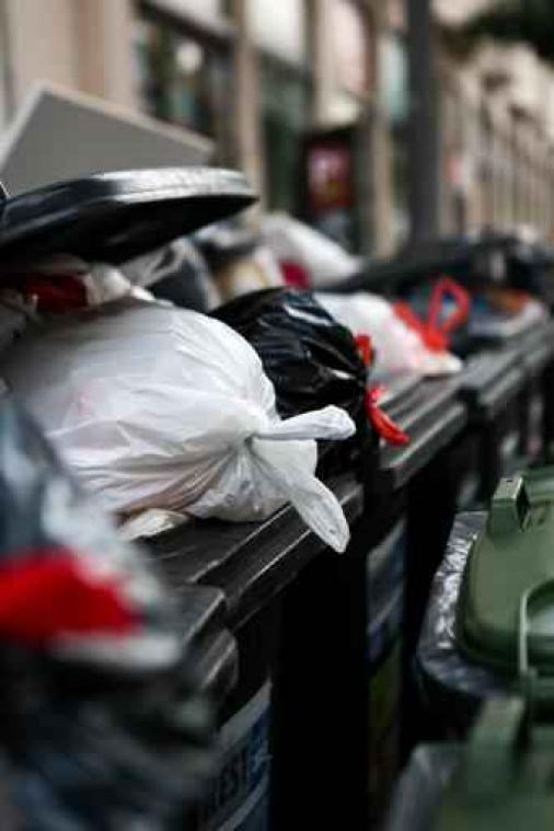 Feestdag? Tervuurse oppositie haalt zelf PMD-zakken op