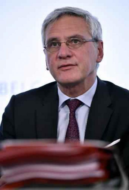 Peeters wil sperperiode afschaffen