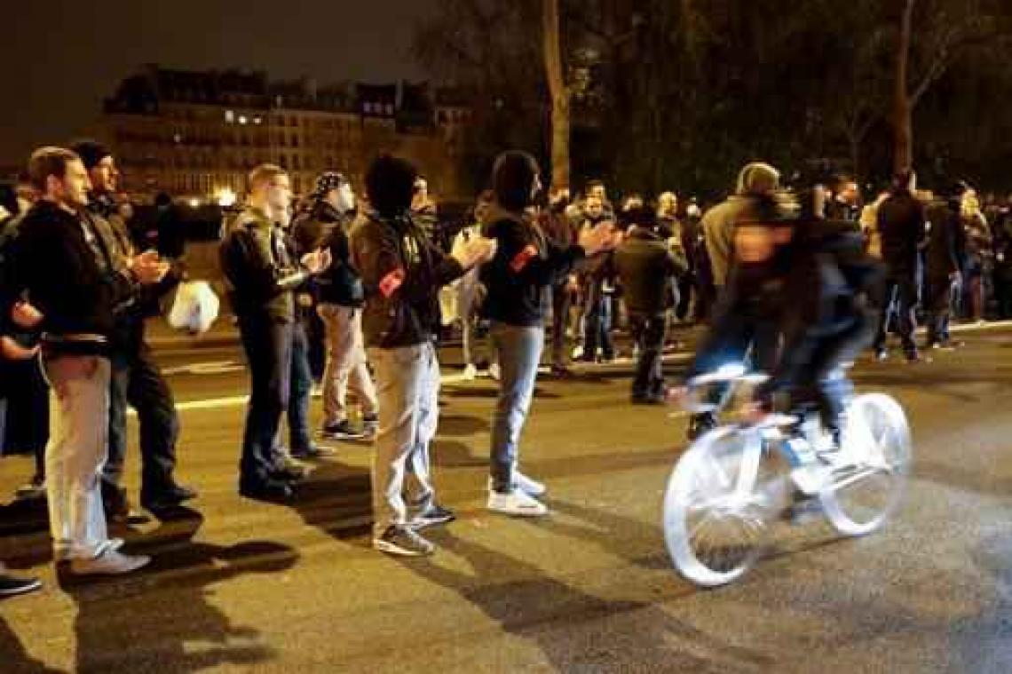 Politieagenten komen opnieuw op straat in Parijs