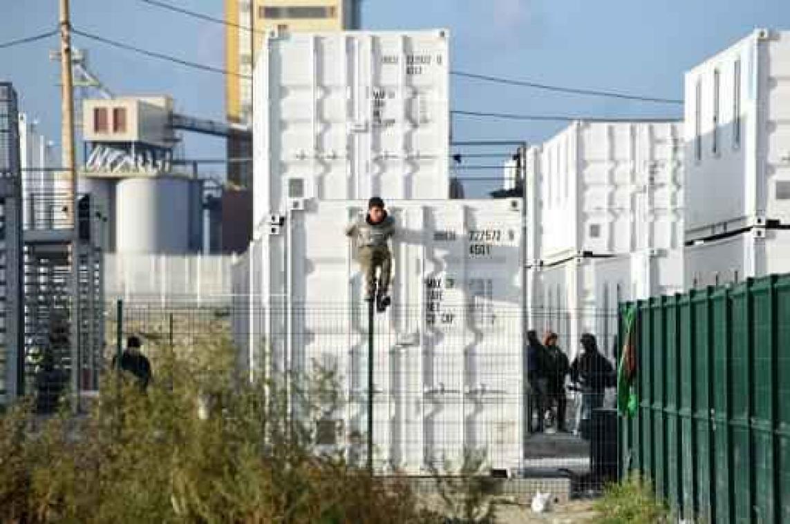 Evacuatie van 1.500 minderjarigen uit opvangcentrum Calais gestart