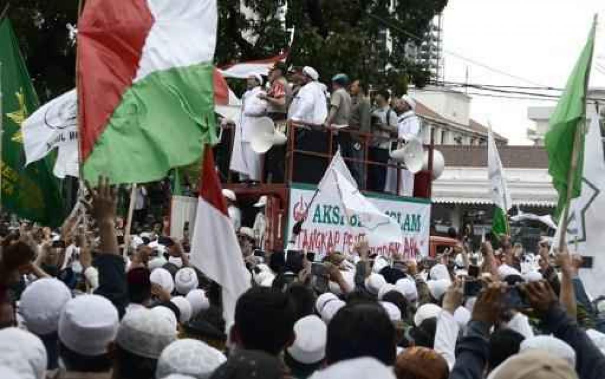 Duizenden moslims manifesteren tegen christelijke gouverneur in Jakarta