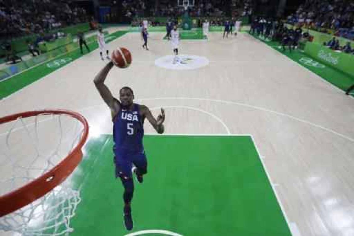 Durant leidt kampioen Warriors naar zege, James en Cavaliers schrijven geschiedenis