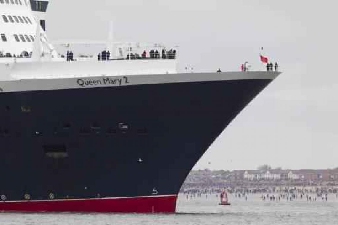 Gerenoveerde Queen Mary 2 meert aan in Zeebrugge