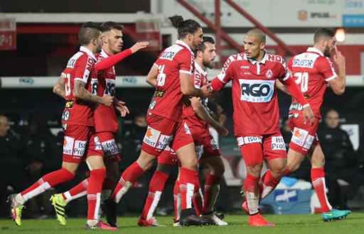 Jupiler Pro League - KV Kortrijk verstevigt thuisreputatie en verslaat Charleroi met 2-1