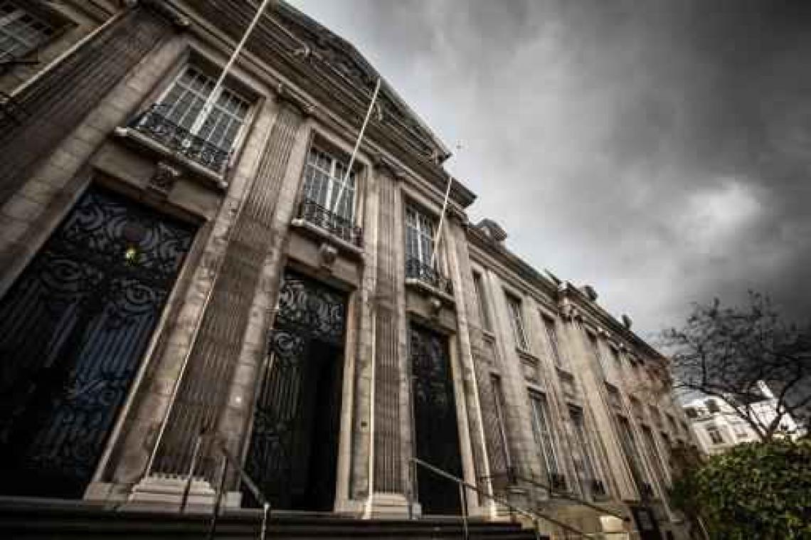 Verkeersslachtoffers voeren actie aan Kortrijks gerechtsgebouw
