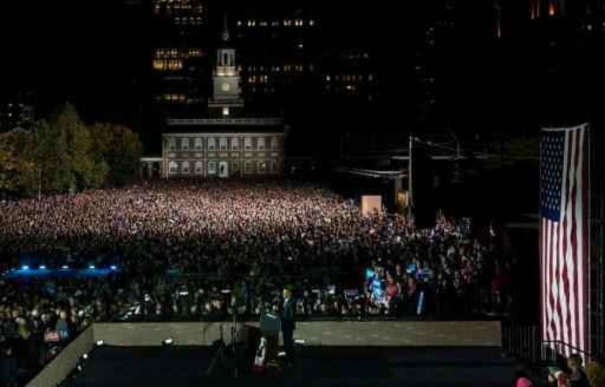 Race Witte Huis - Recordopkomst van meer dan 40.000 mensen op Clinton-meeting